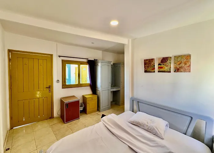 Hostel Mirage Village *