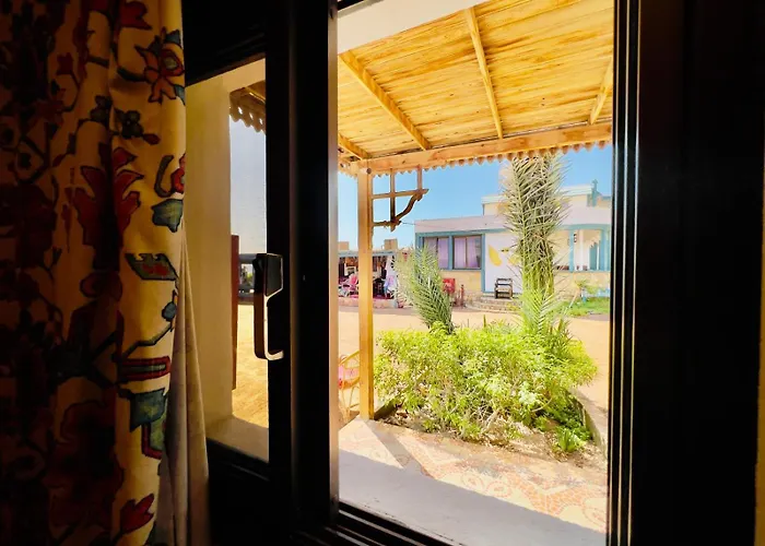 Hostel Mirage Village *