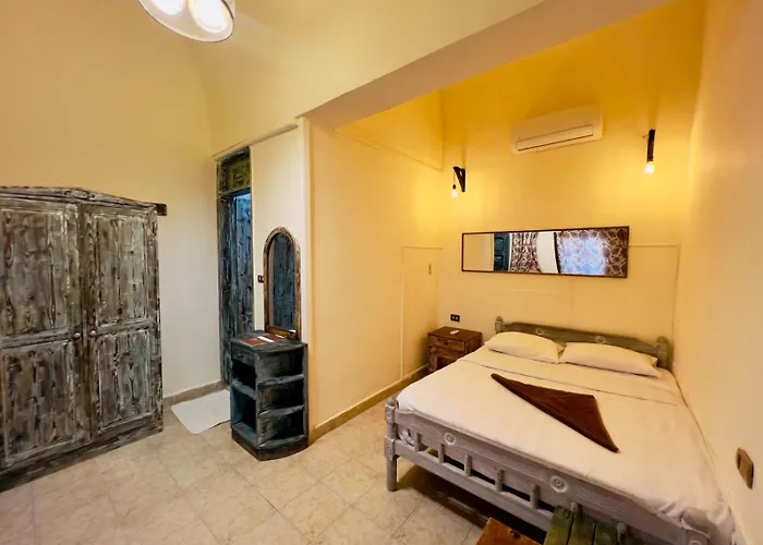 Hostel Mirage Village *